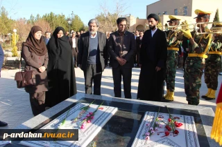 شروع مراسم افتتاحیه با تجلیل از شهدای گمنام آموزشکده