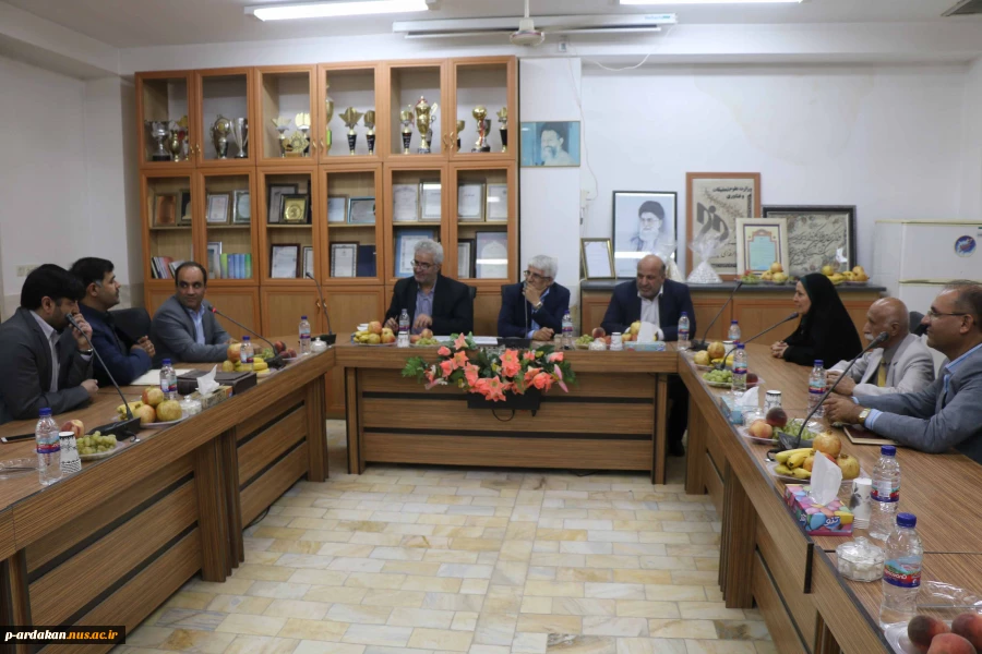 بازدید رئیس دانشگاه فنی وحرفه ای کشور از دانشکده فنی وحرفه ای شهید بهشتی اردکان 2