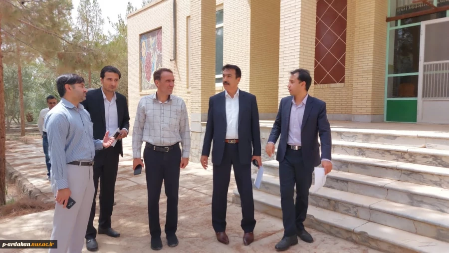 بازدید آقای مهندس زاده زکی و مهندس رفیعی مدیر کل طرح های عمرانی دانشگاه از آموزشکده فنی وحرفه ای  شهید بهشتی اردکان 9