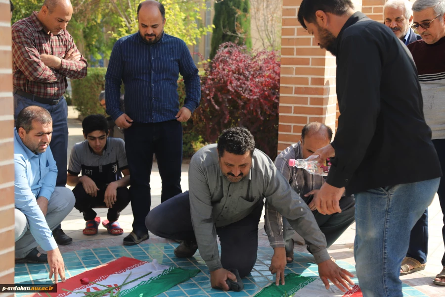 غبار روبی وعطر افشانی قبر شهدای گمنام آموزشکده فنی وحرفه ای شهدبهشتی اردکان 5