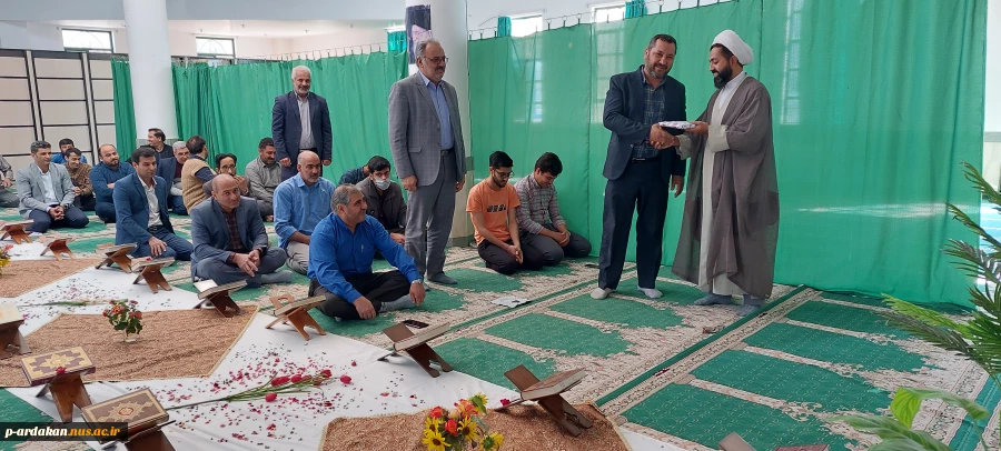 گرامیداشت هفته قرآن وعترت در آموزشکده فنی وحرفه ای شهید بهشتی اردکان با محفل نورانی انس با قرآن 9