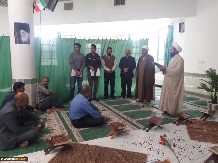 مراسم سالگرد خاکسپاری شهدای گمنام آموزشکده  فنی وحرفه ای شهید بهشتی اردکان با حضور حجت الاسلام دهباشی مسئول عقیدتی سیاسی پادگان هوا فضای اردکان (حضرت ولی عصر) ، دانشجویان وهمکاران مرکز 5