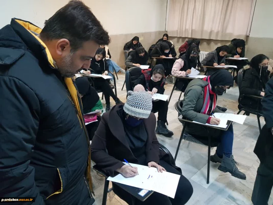 بازدید دکتر خسرویان و هیئت همراه از روند برگزاری امتحانات پایان ترم دانشکده فنی و حرفه‌ای دکتر شریعتی 3