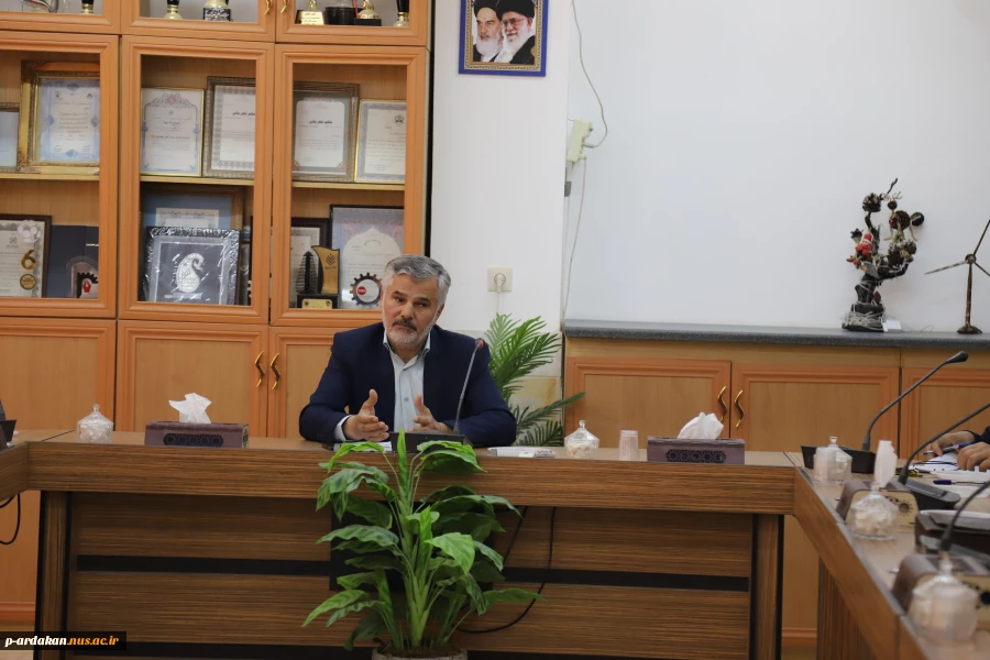 اولین جلسه شورای اداری با حضور آقای احمد علی وکیلی احمد آبادی ، سرپرست جدید آموزشکده فنی وحرفه ای شهید بهشتی اردکان برگزار شد.  3