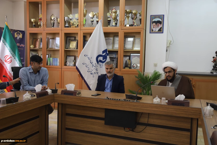 دورهمی دوستانه همکاران آموزشکده فنی وحرفه ای شهید بهشتی اردکان  با حجت‌الاسلام والمسلمین دکتر پردل نماینده نهاد رهبری از استان قم  3