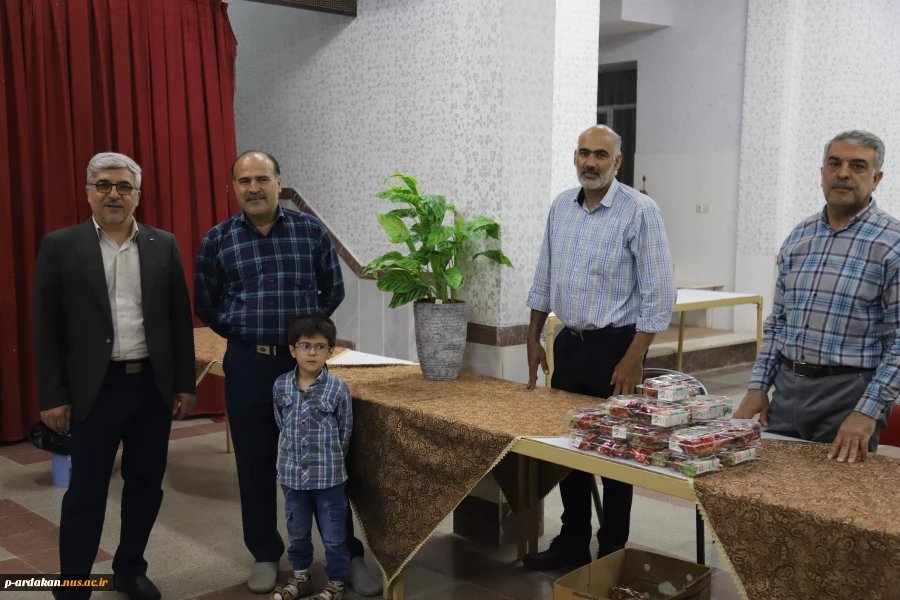 بزرگداشت مقام استاد و برگزاری جشن به همین مناسبت در آموزشکده فنی وحرفه ای شهید بهشتی اردکان  13