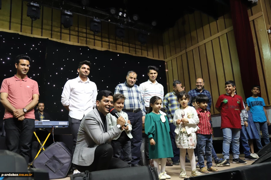 بزرگداشت مقام استاد و برگزاری جشن به همین مناسبت در آموزشکده فنی وحرفه ای شهید بهشتی اردکان 11