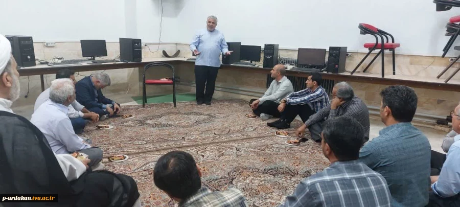 به مناسبت سالروز ورود آزادگان غیور به میهن اسلامی، نشستی صمیمانه با حضور آزاده سرافراز حسین ملاحسینی که نزدیک به سه سال در بند اسارت در کشور عراق بوده اند در آموزشکده فنی وحرفه ای شهید بهشتی اردکان  با حضور حجت الاسلام حاج آقا غضنفری مسئول نمایندگی نهاد ر