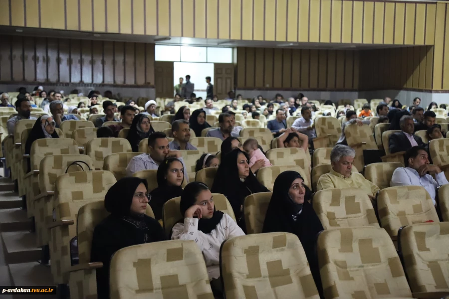 بسیج اساتید آموزشکده فنی وحرفه ای شهید بهشتی اردکان با همکاری موسسه فرهنگی وهنری افق کویر اردکان ( چادرملو) برگزار کرد. 10