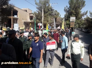 تجمع خود جوش  دانشجویان ،  همکاران و  اساتید آموزشکده فنی وحرفه ای شهید بهشتی اردکان با حضور اقشار مختلف مردم شهر اردکان در محکومیت حمله اسرائیل به بیمارستان غزه 8