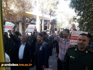 تجمع خود جوش  دانشجویان ،  همکاران و  اساتید آموزشکده فنی وحرفه ای شهید بهشتی اردکان با حضور اقشار مختلف مردم شهر اردکان در محکومیت حمله اسرائیل به بیمارستان غزه 9