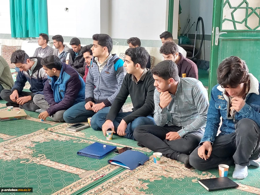 برگزاری جلسه انس با قرآن با حضور قاریان قرآن کریم شهرستان درآموزشکده فنی وحرفه ای شهید بهشتی اردکان 7