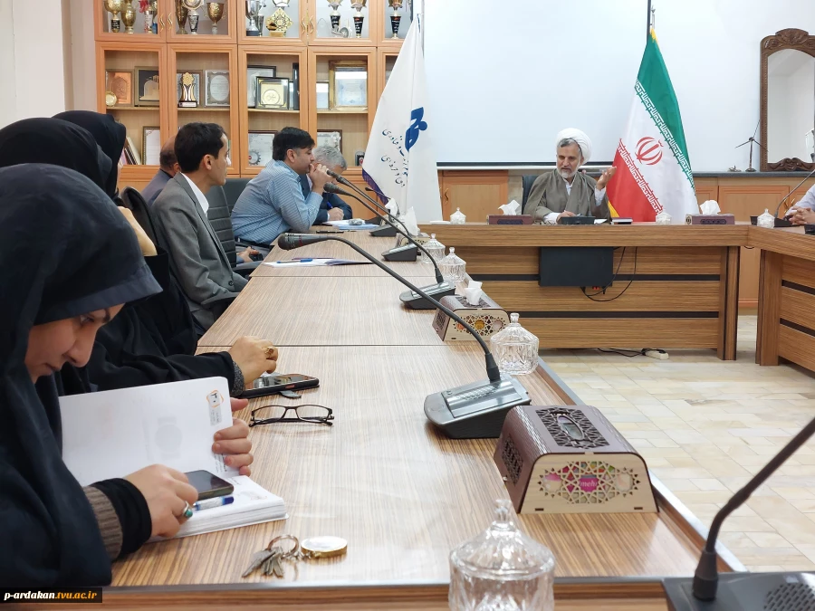 جلسه هم اندیشی همکاران آموزشکده فنی وحرفه ای شهید بهشتی اردکان با مسئول دفتر نهاد نمایندگی مقام معظم رهبری در دانشگاه فنی و حرفه‌ای استان یزد 6