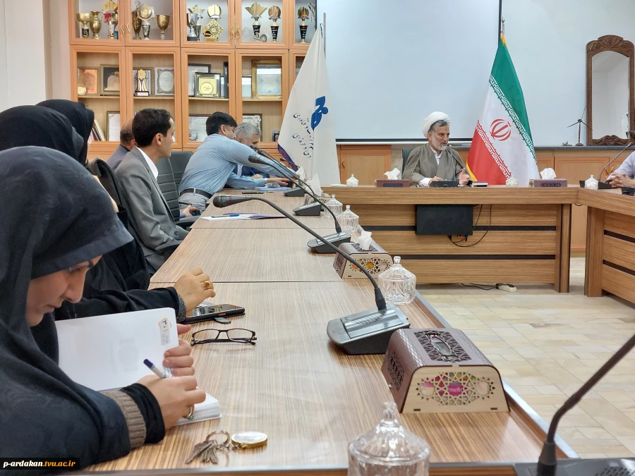جلسه هم اندیشی همکاران آموزشکده فنی وحرفه ای شهید بهشتی اردکان با مسئول دفتر نهاد نمایندگی مقام معظم رهبری در دانشگاه فنی و حرفه‌ای استان یزد 7