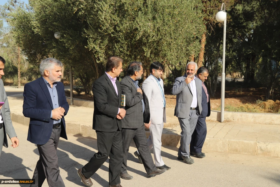 مشاور عالی استاندار یزد به همراه جمعی از مسئولین استانی وشهرستانی ، از کارگاه ها و آزمایشگاه های آموزشکده فنی شهید بهشتی اردکان بازدید به عمل آورده و از نزدیک در جریان مسائل و مشکلات این آموزشکده قرار گرفتند. 4