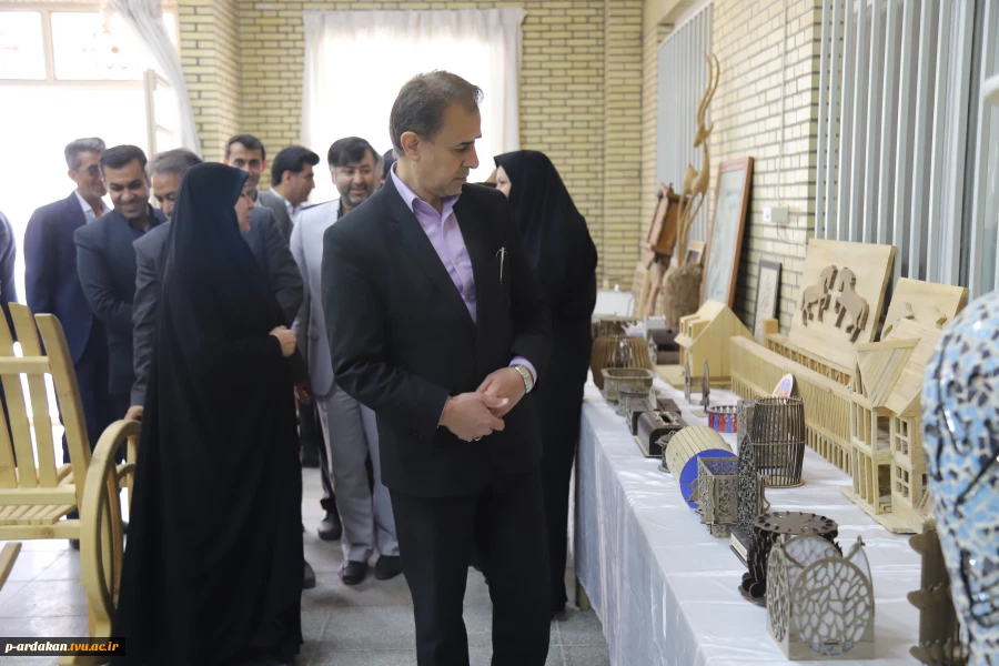 افتتاح نمایشگاه دائمی دست آوردهای دانشجویی آموزشکده شهید بهشتی اردکان به مناسبت هفته پژوهش 6