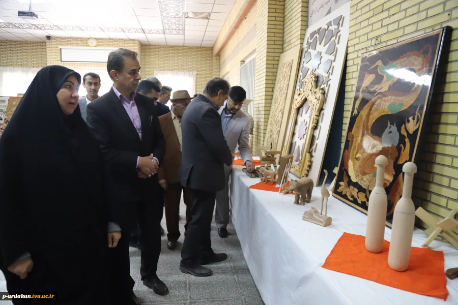 افتتاح نمایشگاه دائمی دست آوردهای دانشجویی آموزشکده شهید بهشتی اردکان به مناسبت هفته پژوهش 7