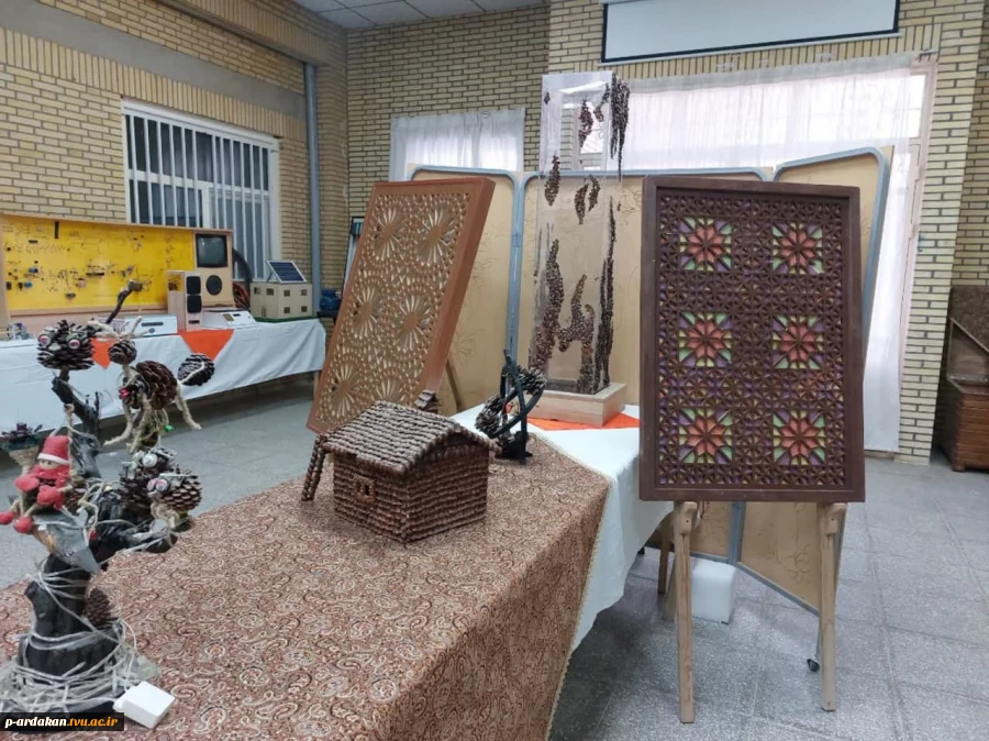 افتتاح نمایشگاه دائمی دست آوردهای دانشجویی آموزشکده شهید بهشتی اردکان به مناسبت هفته پژوهش 16