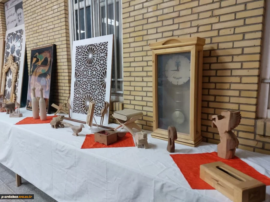 افتتاح نمایشگاه دائمی دست آوردهای دانشجویی آموزشکده شهید بهشتی اردکان به مناسبت هفته پژوهش 18