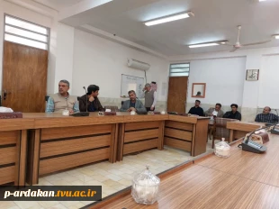 نشست گرم و صمیمی رییس دانشگاه فنی وحرفه ای یزد با کارکنان آموزشکده اردکان  4
