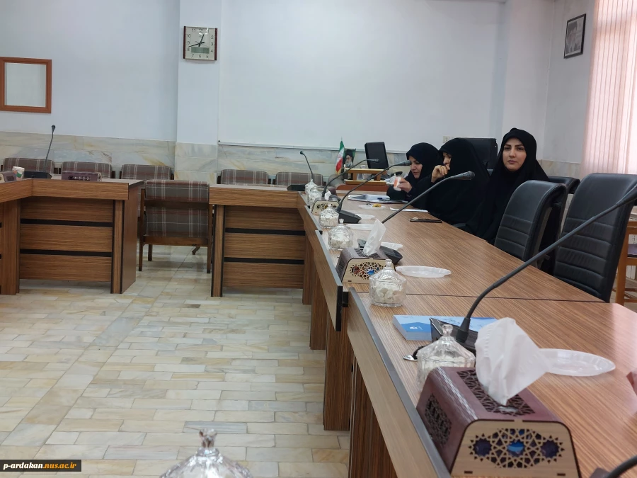 نشست هم اندیشی کارمندان آموزشکده فنی وحرفه ای شهید بهشتی اردکان 6