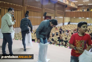 تجلیل از بانوان همکاران آموزشکده اردکان ، به مناسبت بزرگداشت روز مادر 12