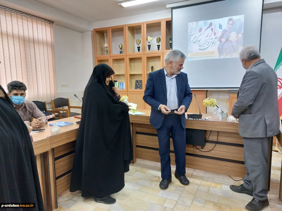 تقدیر از بانوان شاغل در آموزشکده فنی وحرفه ای شهید بهشتی اردکان 4