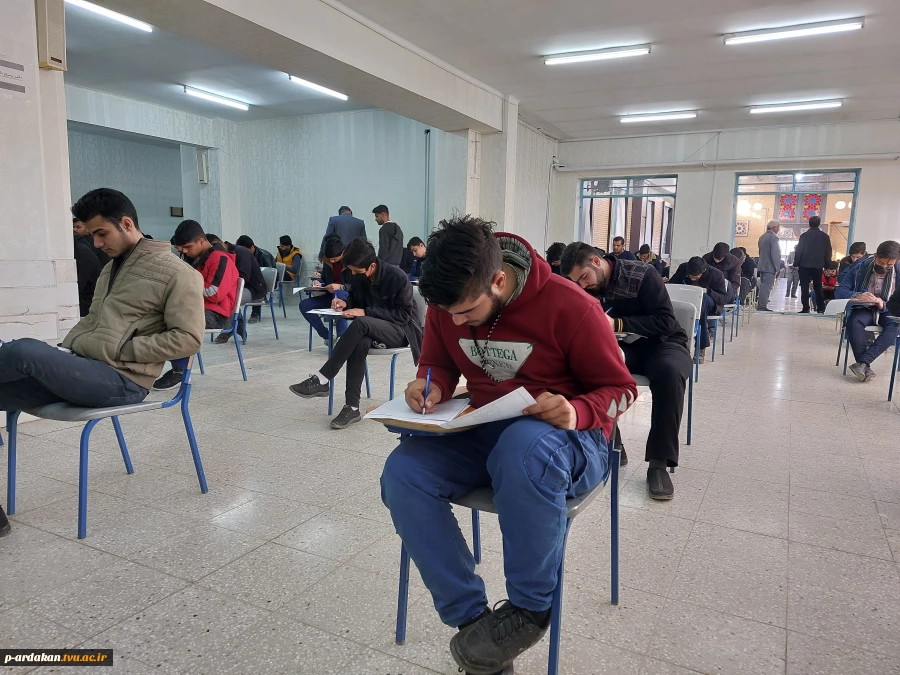 امتحانات پایان ترم در آموزشکده فنی وحرفه ای شهید بهشتی اردکان 6