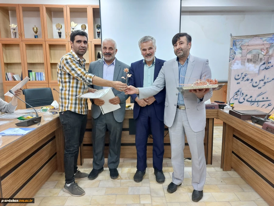 گرامیداشت سالروز ولادت مولای متقیان امام علی (ع) و روز پدر در آموزشکده فنی وحرفه ای شهید بهشتی اردکان 15