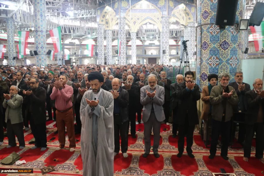 برپایی میز خدمت در میعادگاه نماز جمعه اردکان 7