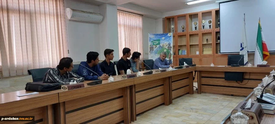 بازدید دانش‌آموزان هنرستان شهید صدوقی اردکان از آموزشکده شهید بهشتی  8